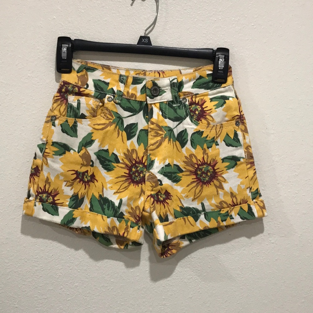 Sunflower High waisted shorts🌼
